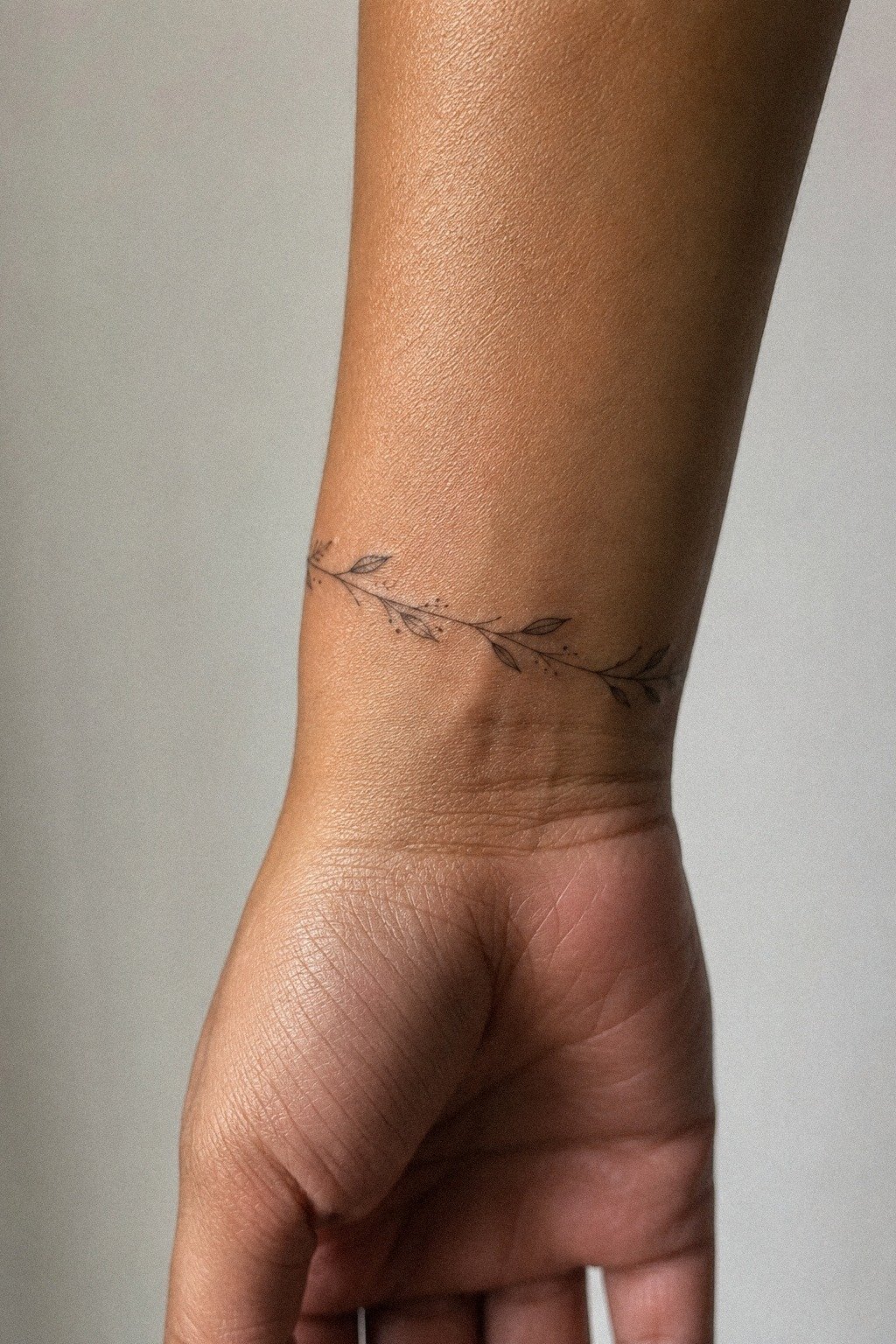 Keep Negative Space Around The Wrist