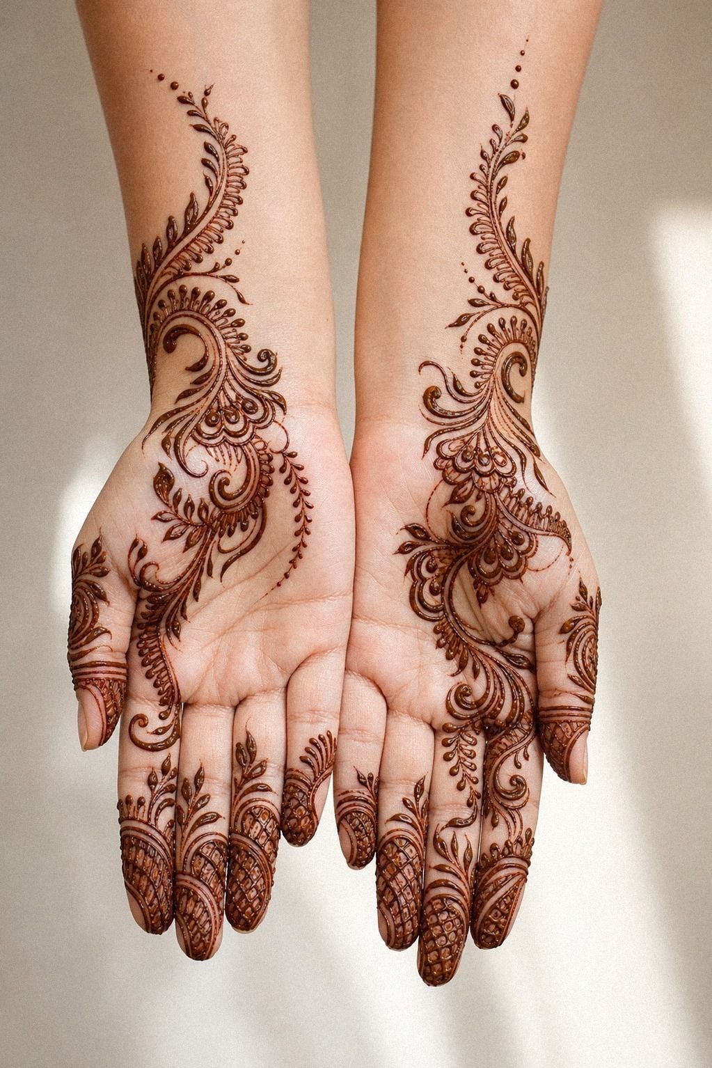 Arabic Modern Henna Hand Trail
