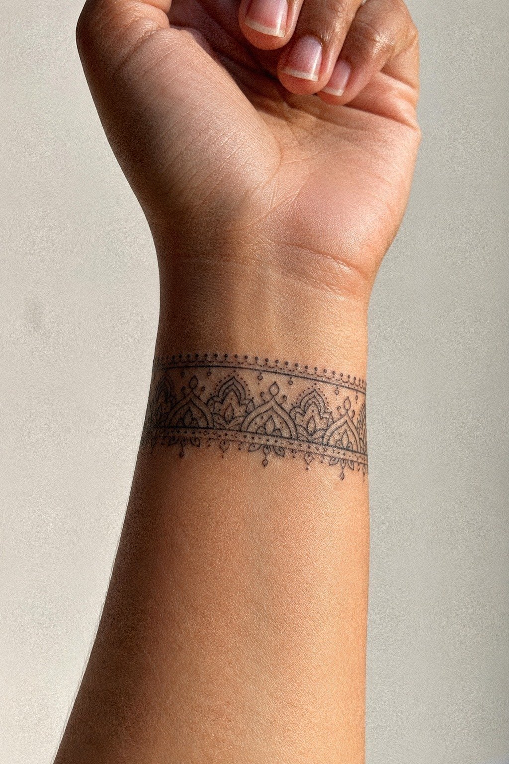 Fine Line Wrist Mehendi Band