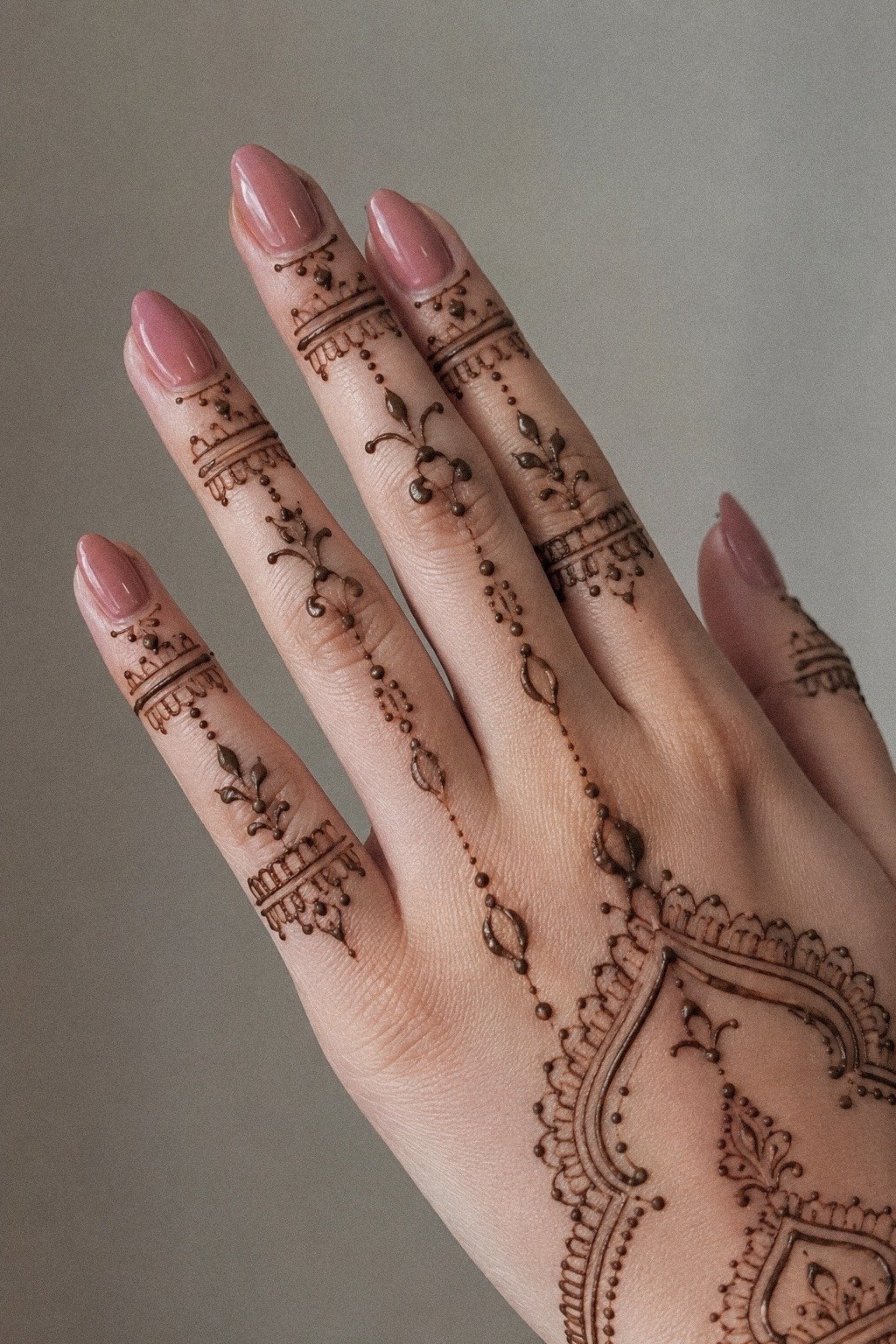 Simple Bridal Finger Mehendi Details