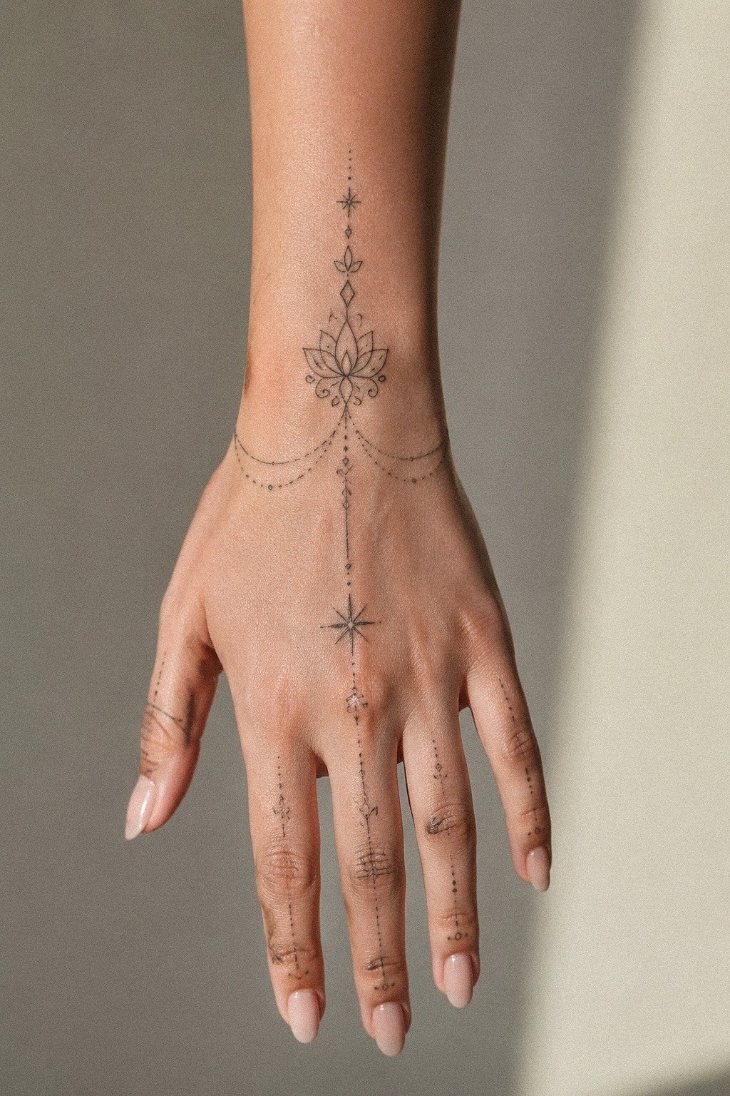 Jewelry Inspired Front Hand Henna