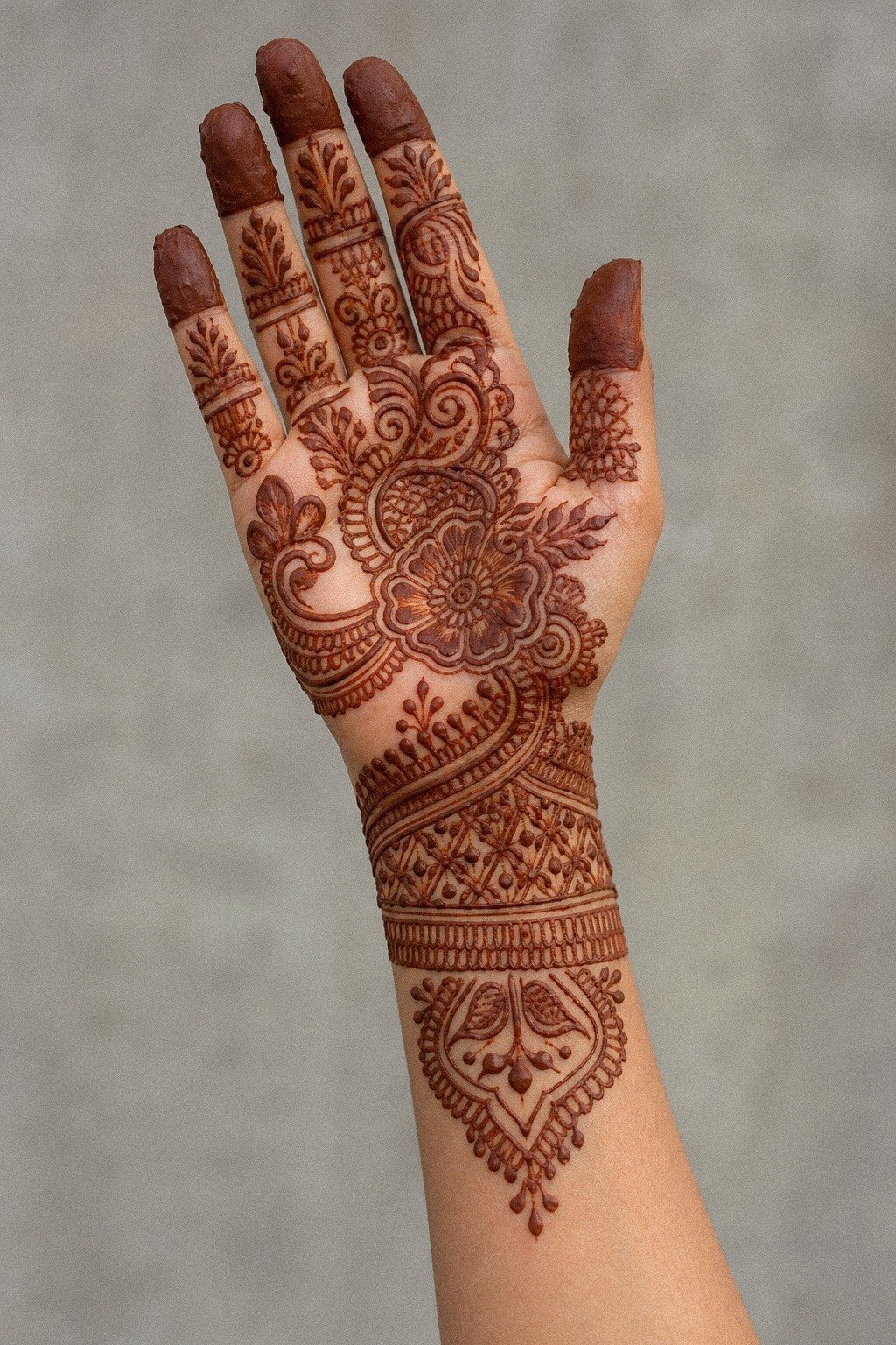 Frame Fingertips With Light Henna Caps