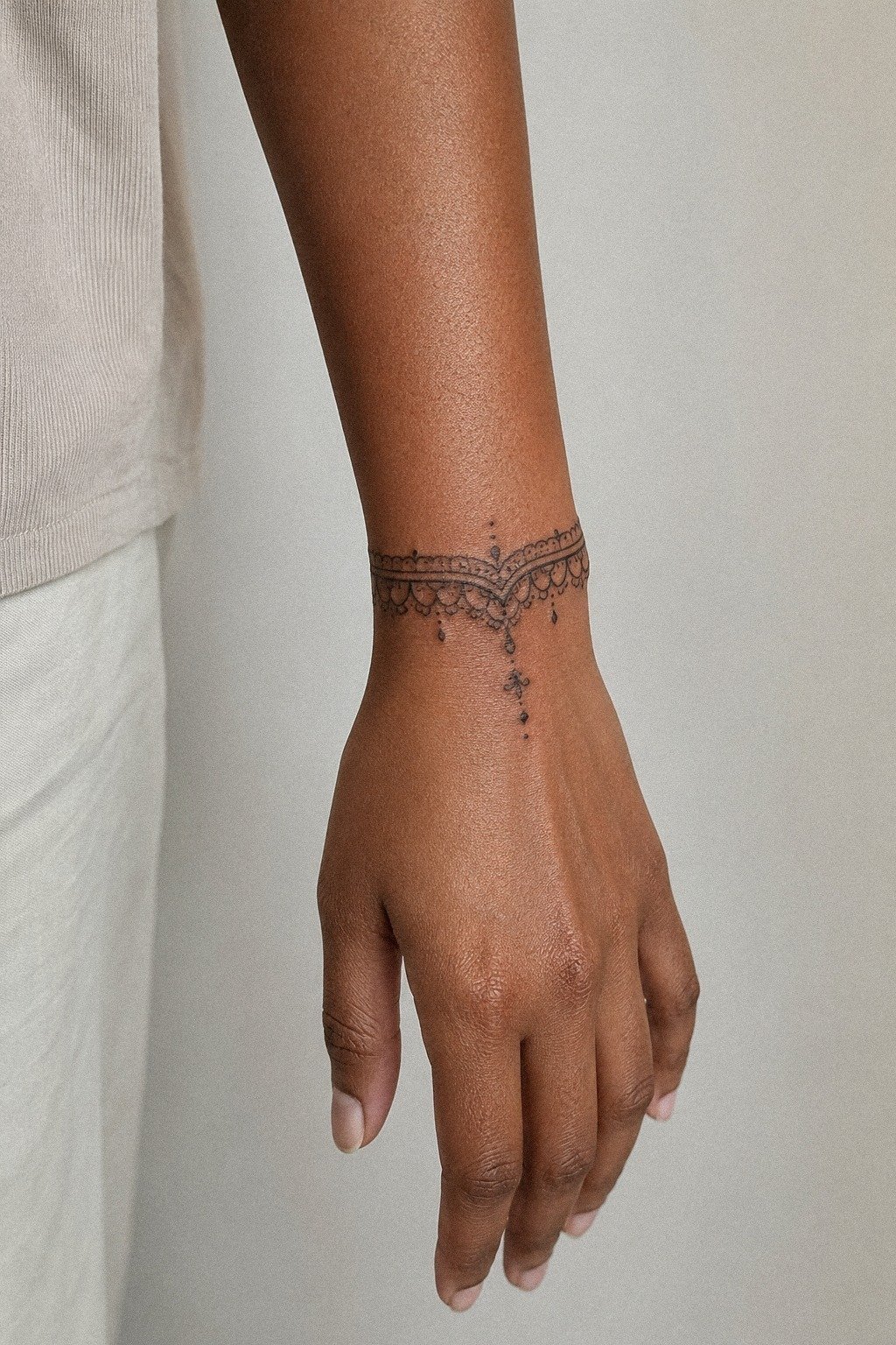 Clean Bracelet Style Henna Design