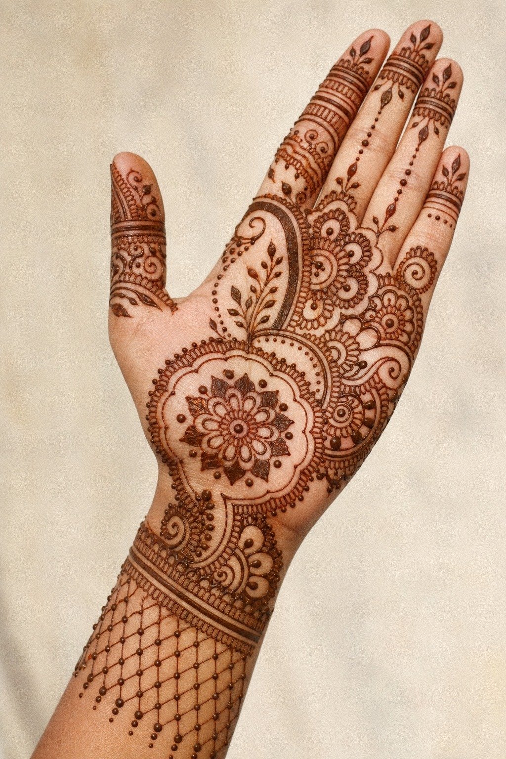 Use Unique Negative Space Palm Henna