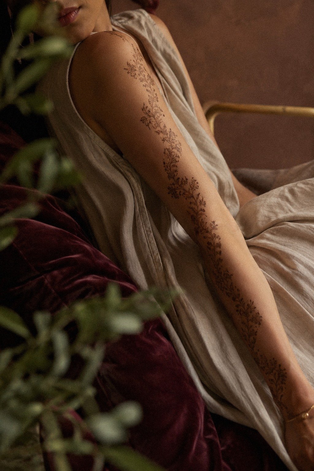 Block-print a vine down the outer arm