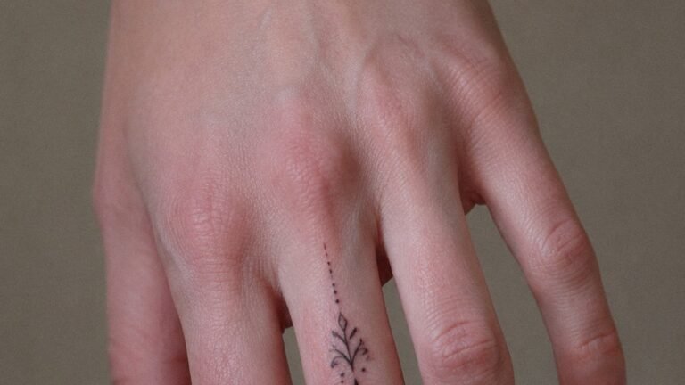 How to Make Minimal Mehendi Designs Heal Clean and Stay Crisp