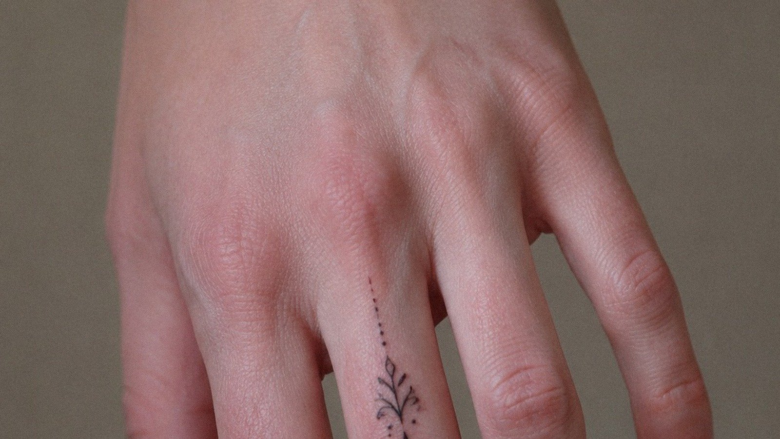 How to Make Minimal Mehendi Designs Heal Clean and Stay Crisp