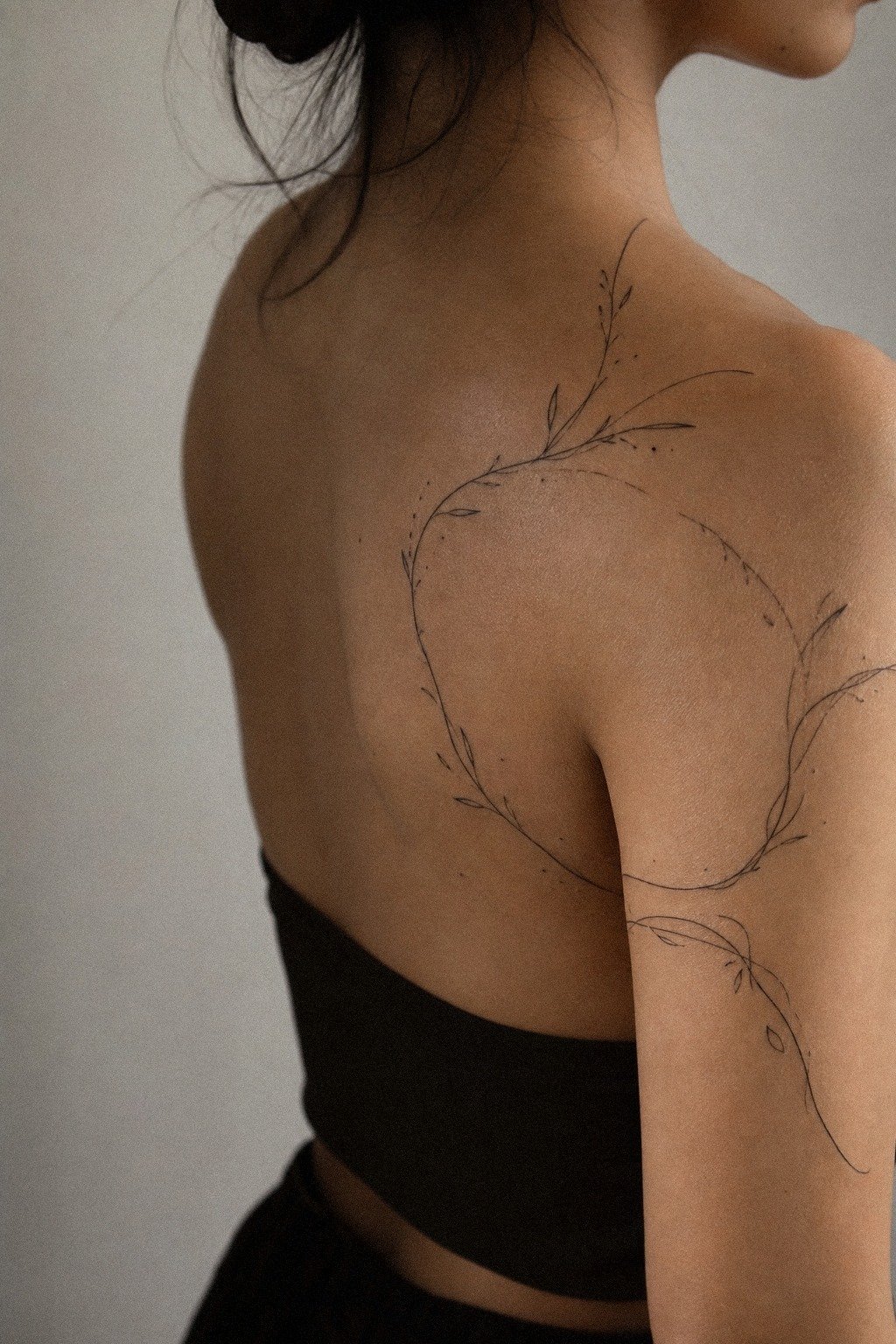 Fine Line Shoulder Blade Tattoo