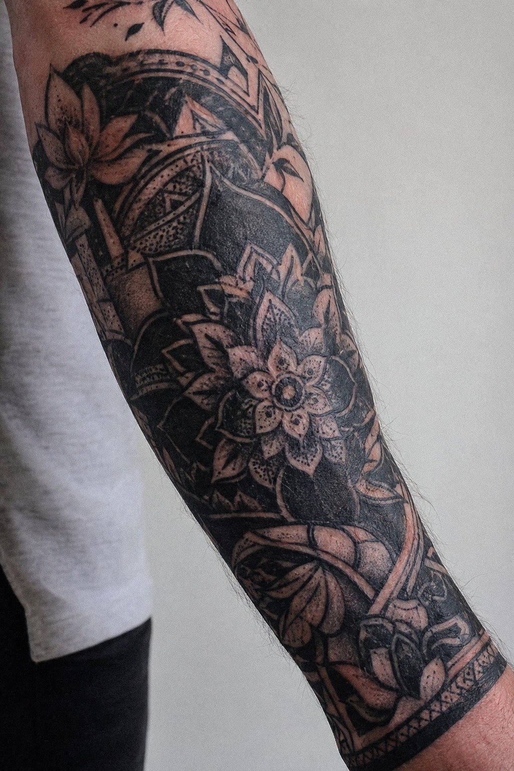 Match leg sleeve blackwork to existing arm pieces