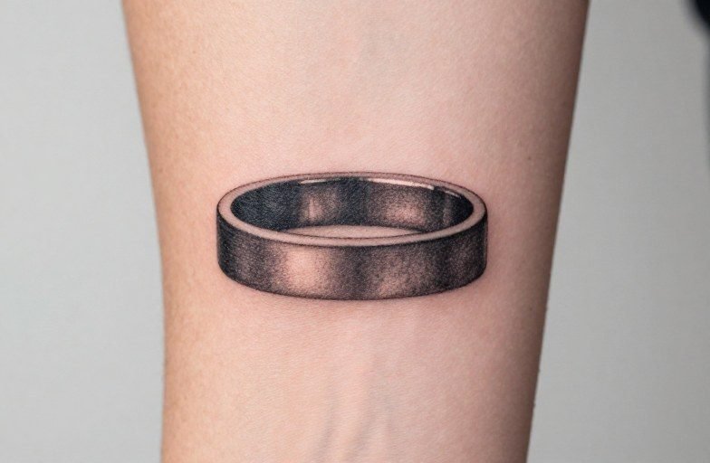Solid Band Tattoo Meaning: Symbolism, Style & Placement
