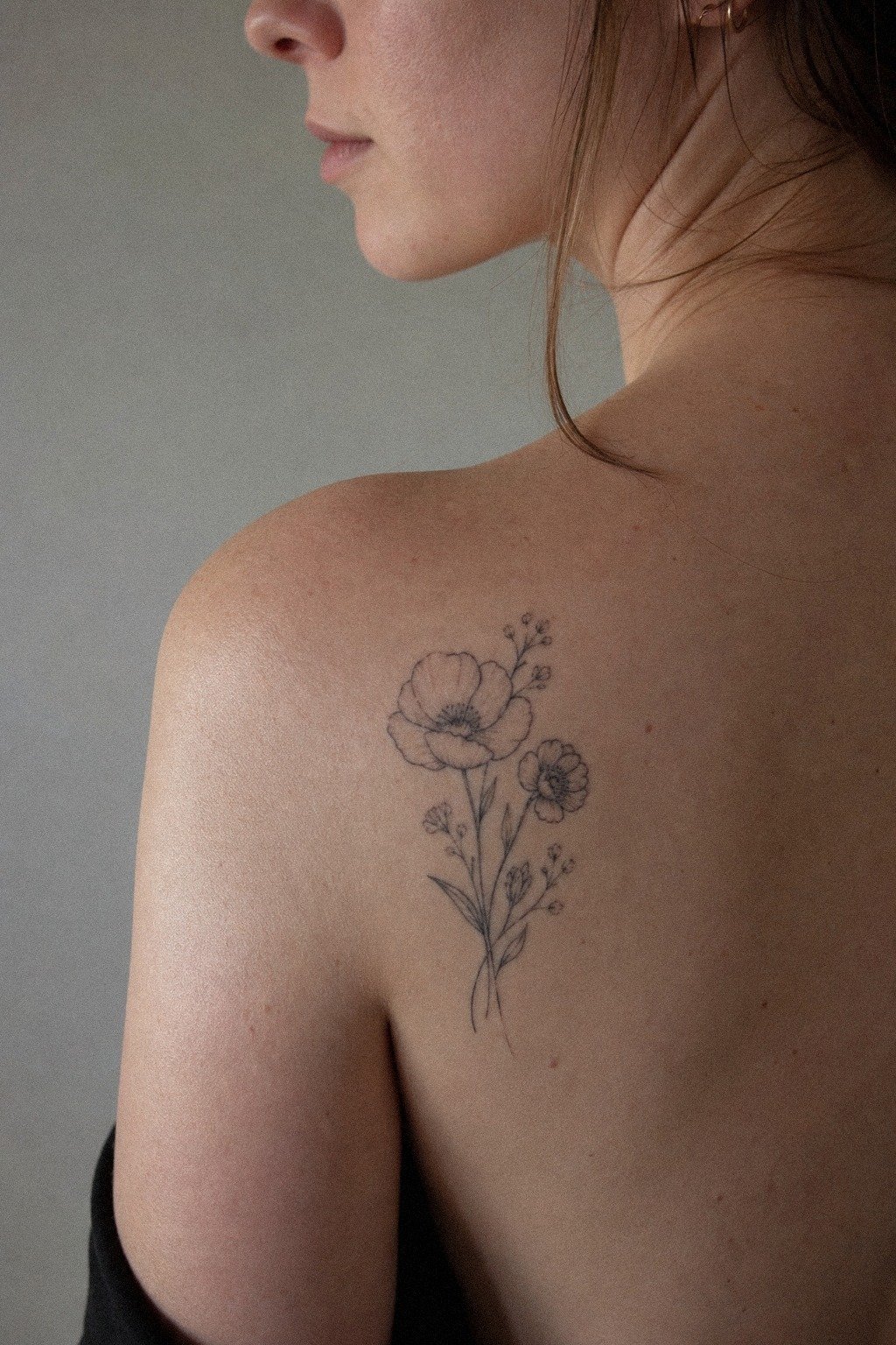 Place Fine Line Birth Flowers On The Shoulder