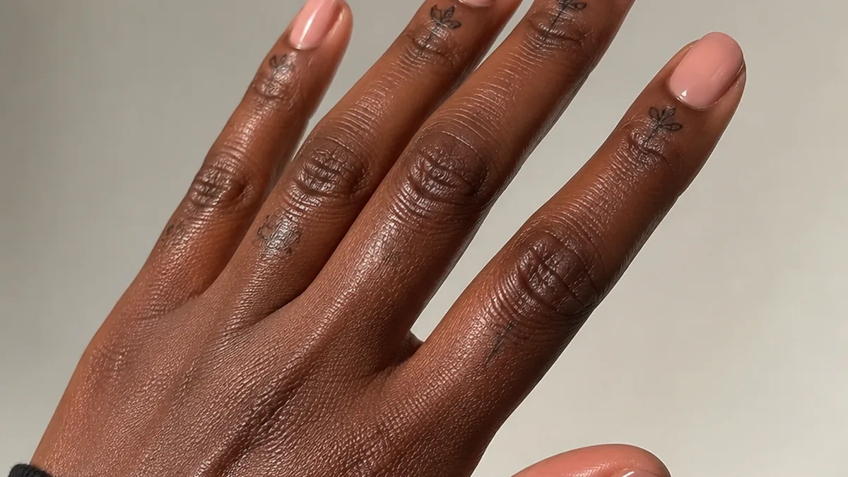 Lining Tattoo - Design Variations: Fine Line vs. Bold Line vs. Geometric