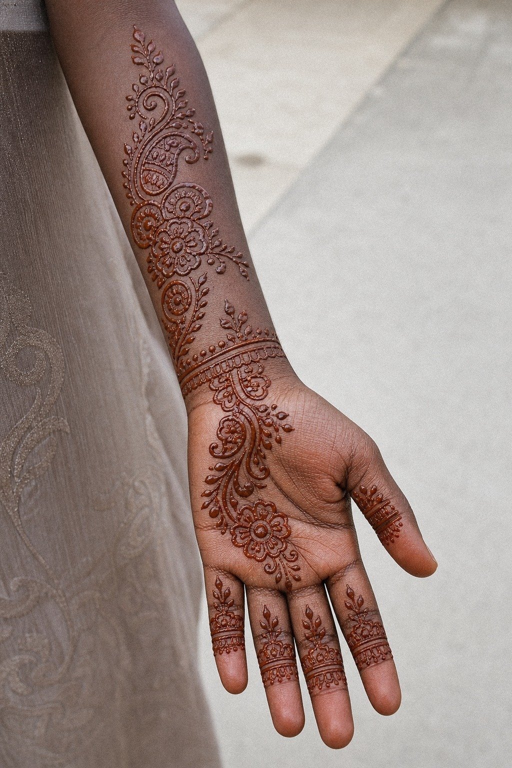 Want a First Mehndi Design? Start Minimal