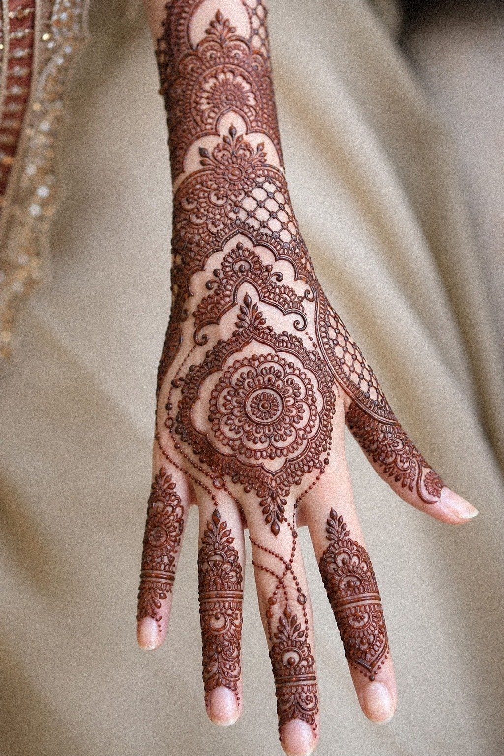 Wrist-to-Finger Bridal Flow That Actually Moves