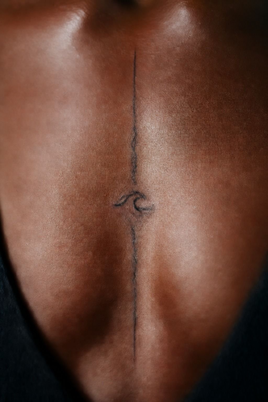 Instead of a symbol, a single wave down the sternum