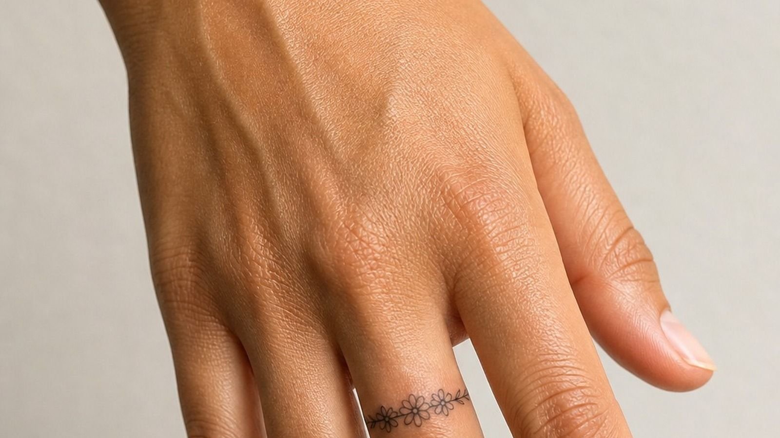 Timeless Birth Month Flower Tattoos That Still Feel Personal Years Later