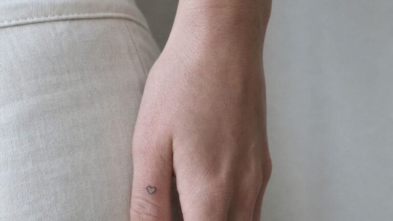How to Design Cute Hand Tattoos That Won't Blur or Blow Out - 16 Ideas
