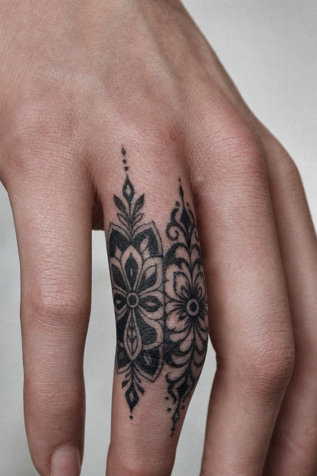 Pack Blackwork Across Two Fingers