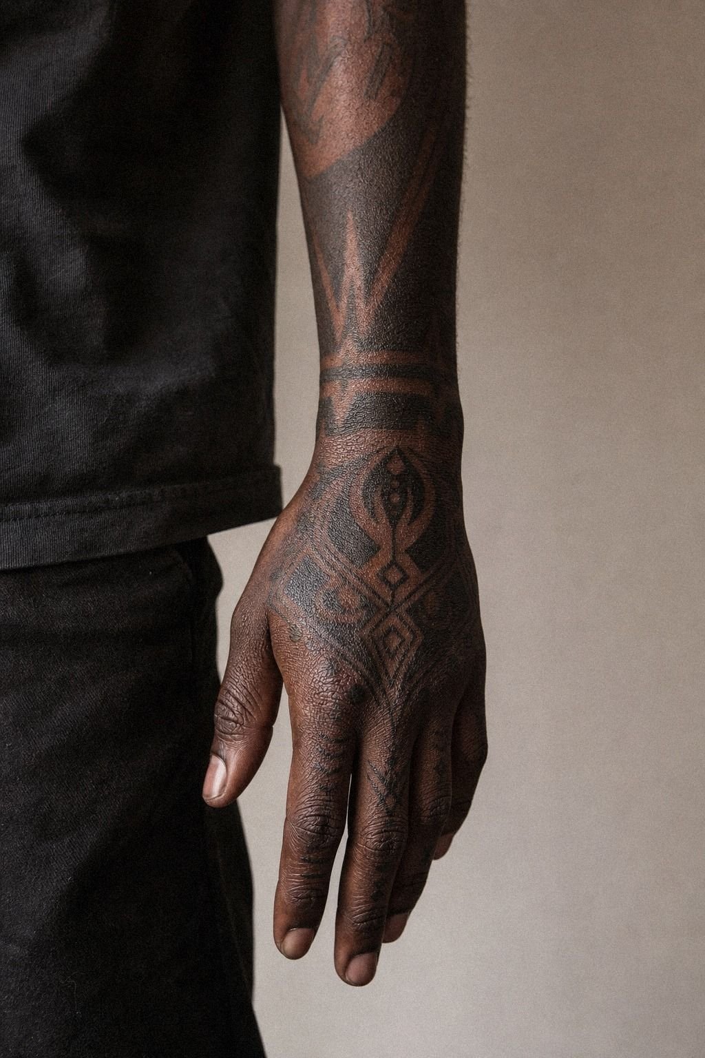 American Traditional Blackwork For Stronger Hand Contrast