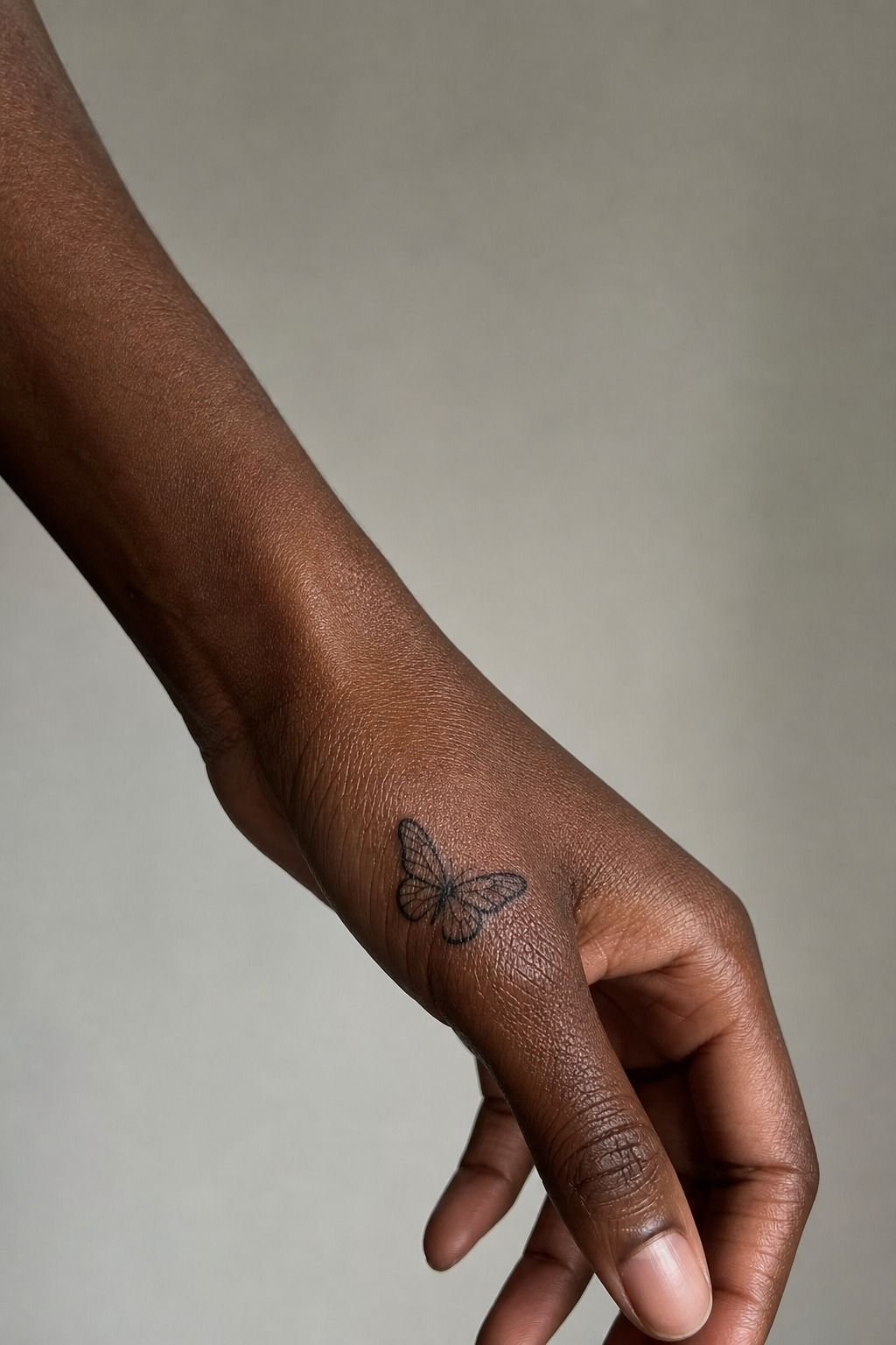 Match a mini butterfly to the natural curve of your hand