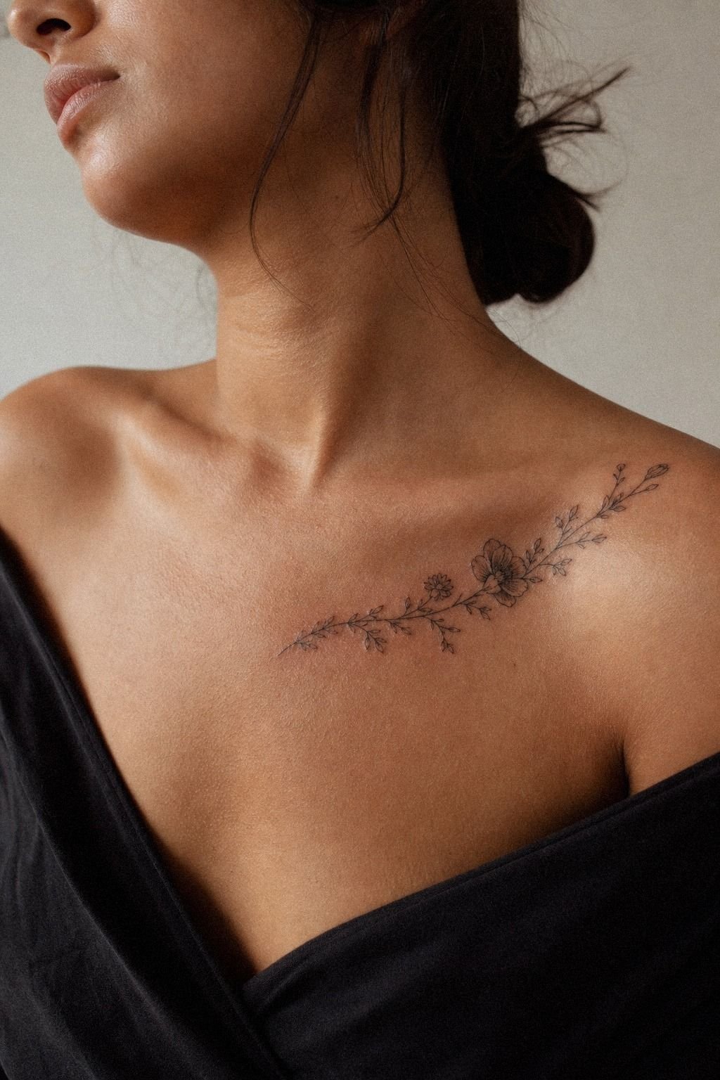 Place Florals Along The Clavicle Curve