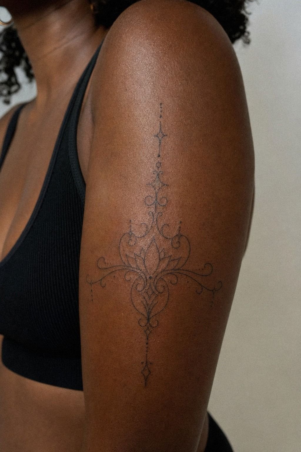 Build an Ornamental Underboob Tattoo With Three Clear Gaps