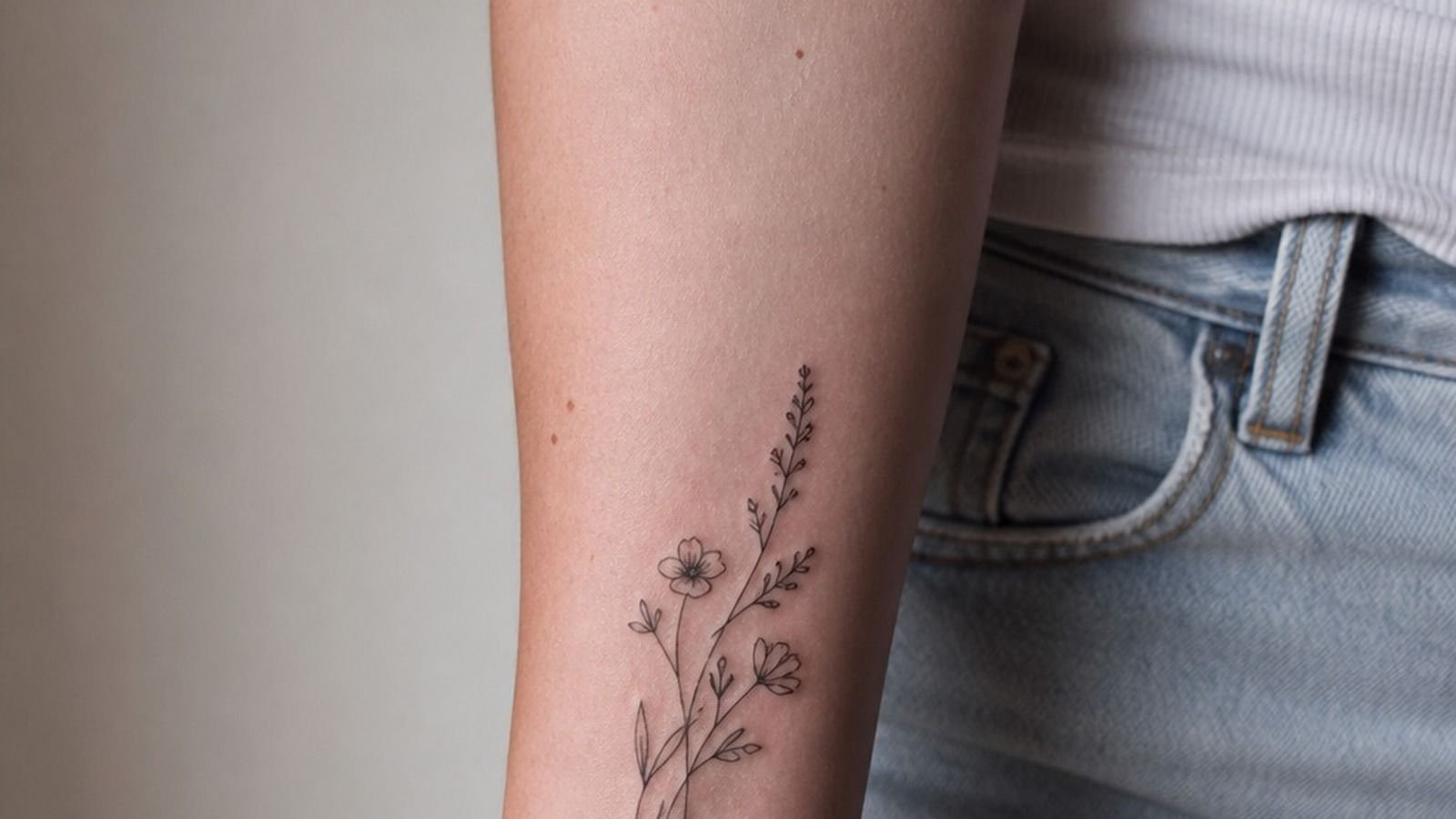 19 Front Wrist Tattoos That Stay Crisp Without Feeling Overdone