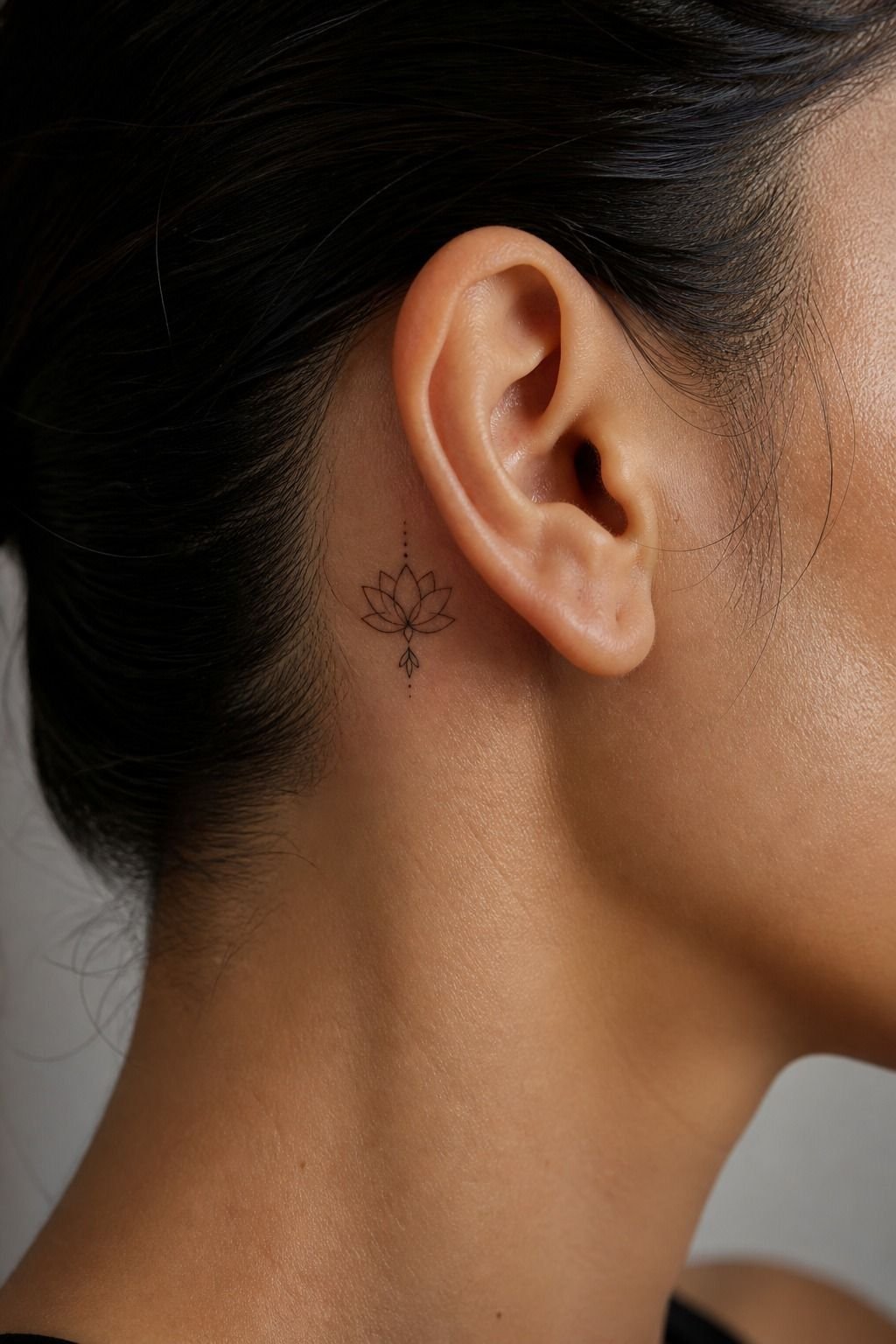 Feminine Lotus Centered on the Shin