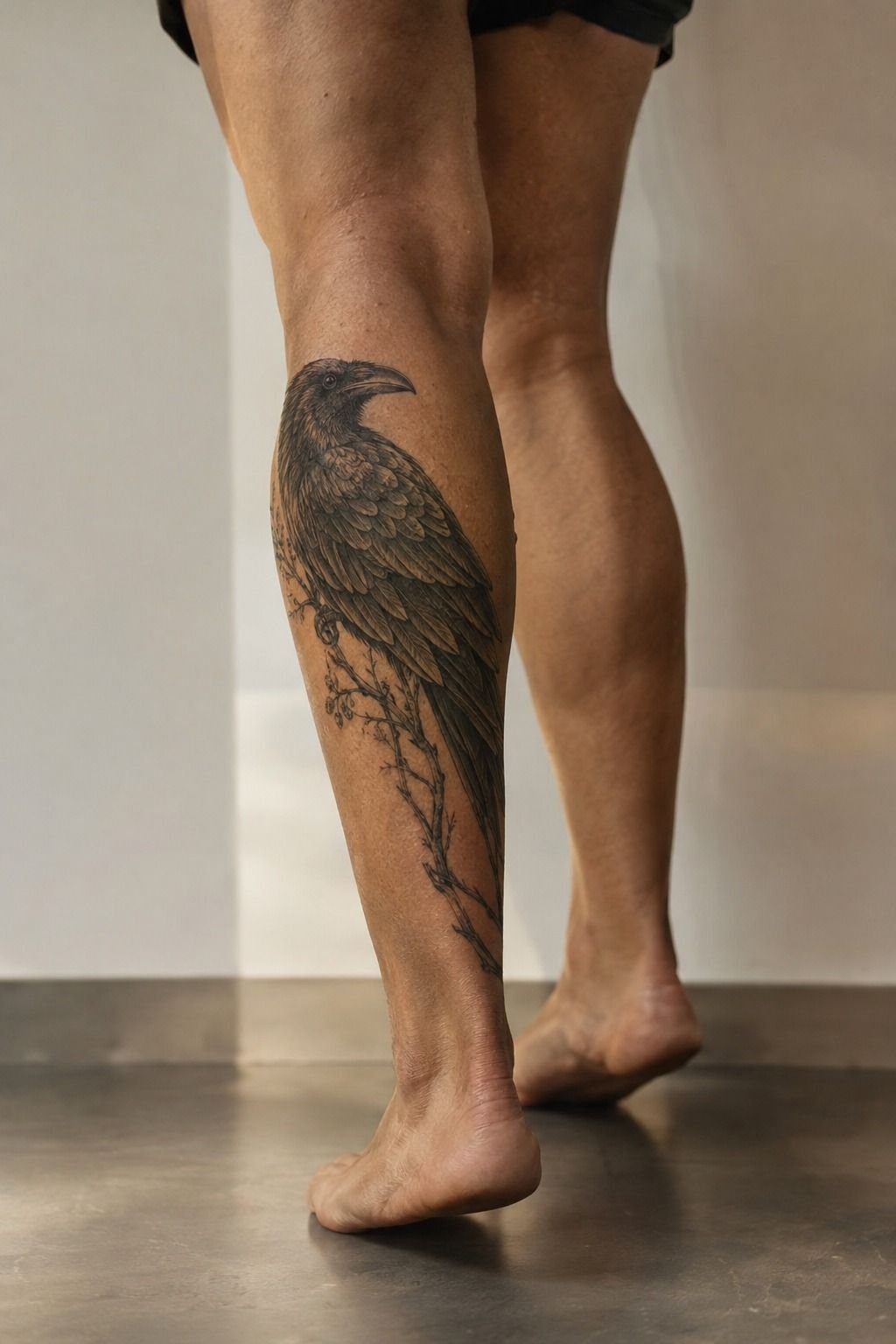 J’ai placé le corbeau sur mon avant-bras